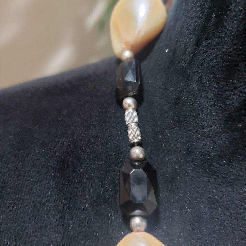 Women Fashion Vintage Chunky Big Cream Lucite Beads Black Stones Beaded Necklace - Picture 6 of 6